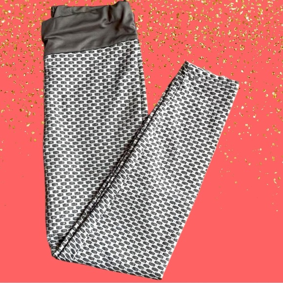 Stylish Gray Patterned Women’s Leggings - Picture 3 of 7